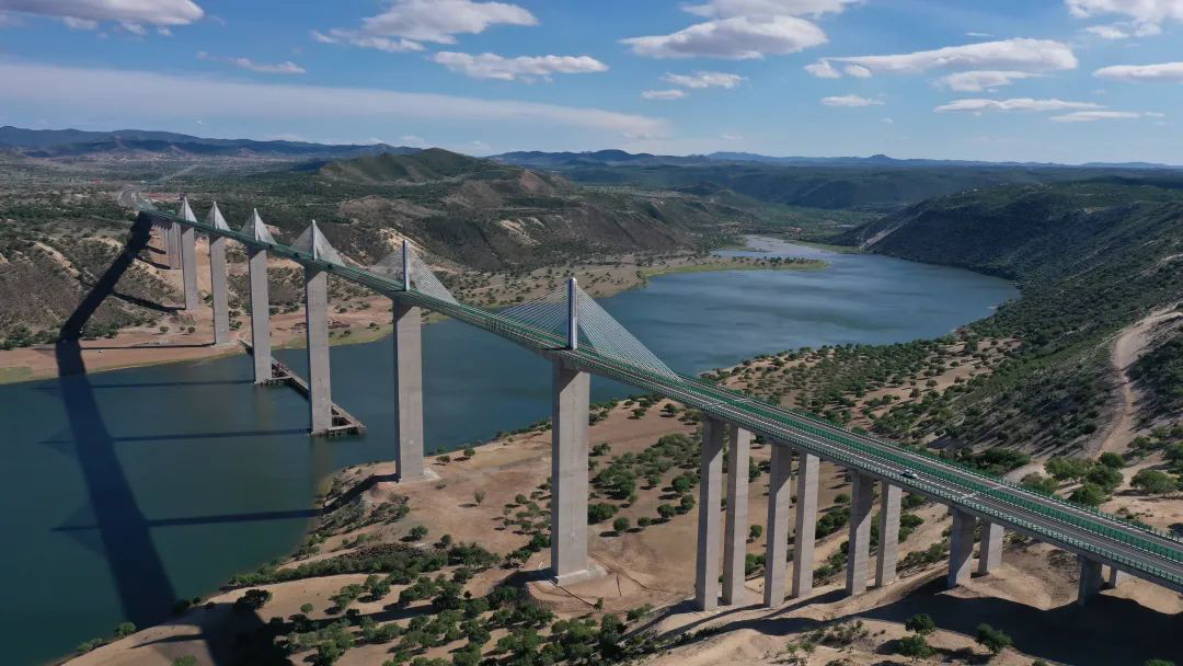 建成通車 | 世界最高、跨徑最大的PC梁多矮塔斜拉橋—中交路建西拉沐淪河特大橋正式通車！