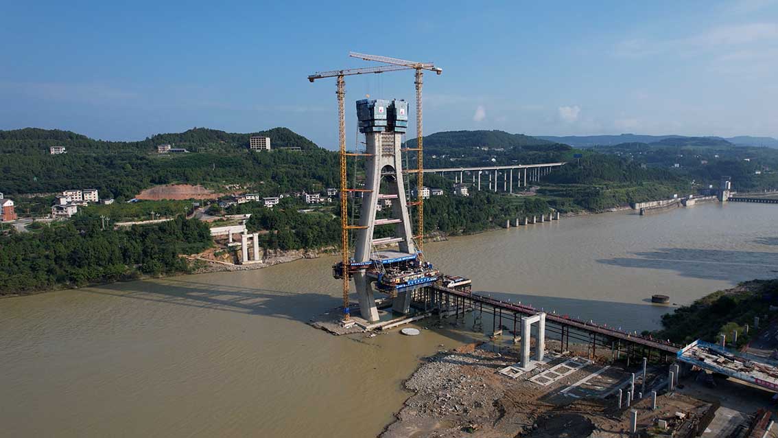 祝賀 | 成都建工蒼溪縣肖家壩大橋牽索掛籃首次行走順利完成！