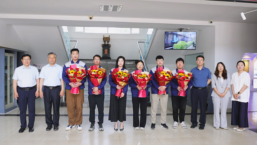 濱城區(qū)區(qū)委副書記張洪柱一行走訪慰問博遠(yuǎn)科技工作者代表